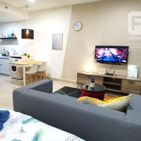 Netflix Wifi Trefoil Homestay Setia Alam Sacc Homestay Fe Shah Alam Esterno foto