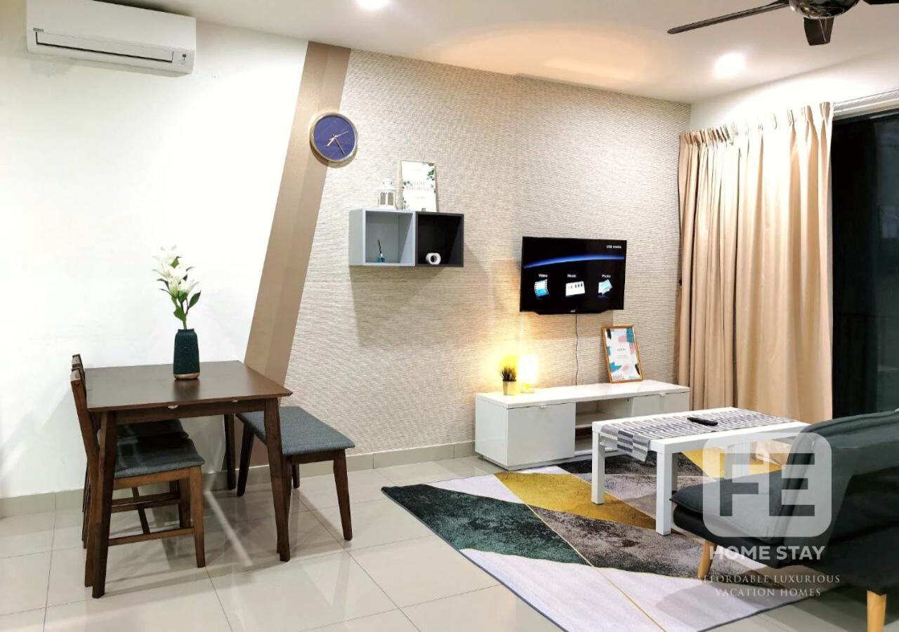 Netflix Wifi Trefoil Homestay Setia Alam Sacc Homestay Fe Shah Alam Esterno foto